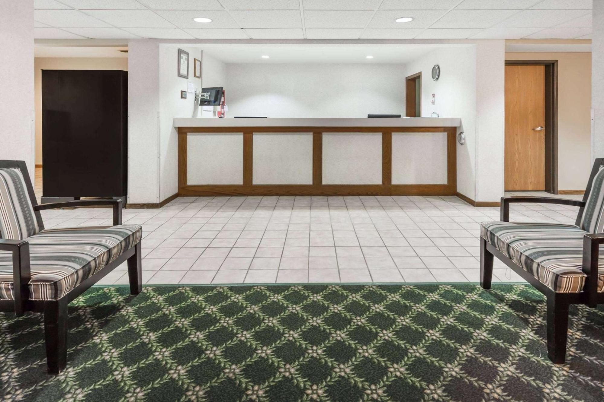 Americinn By Wyndham Columbus Wisconsin Exterior foto
